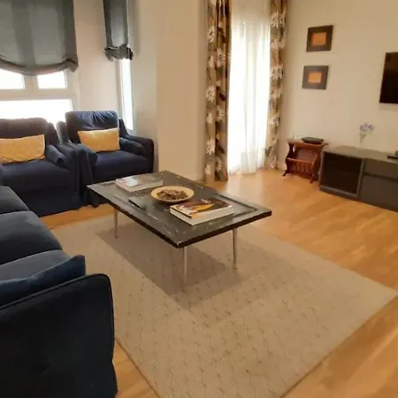 Urban El Postigo Homestay