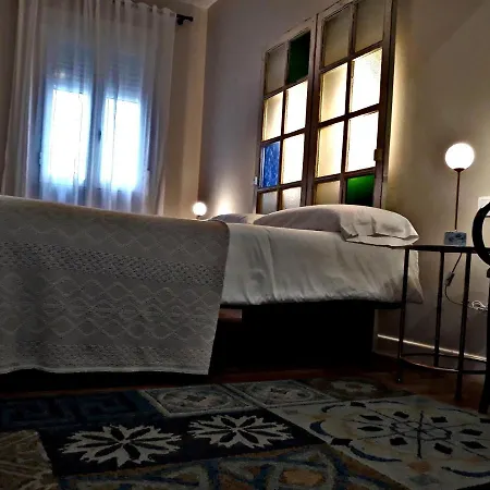 Urban El Postigo Homestay